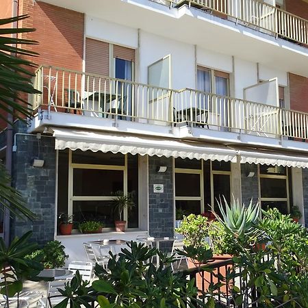 Hotel Ambassador Laigueglia Ngoại thất bức ảnh