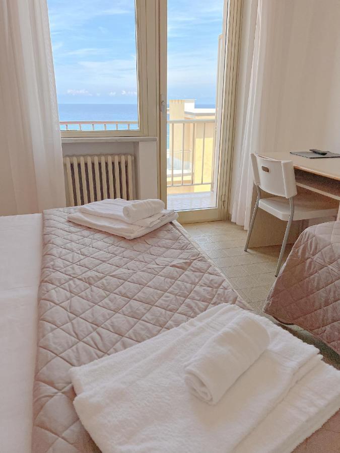 Hotel Ambassador Laigueglia Ngoại thất bức ảnh